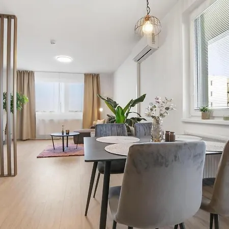 Apartman Modern Near Airport With Free Parking *