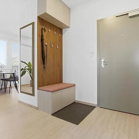 Modern Near Airport With Free Parking Apartman