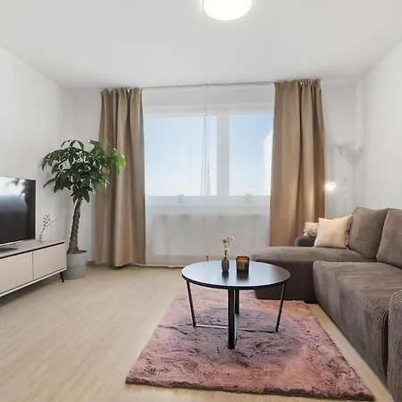 Apartman Modern Near Airport With Free Parking *