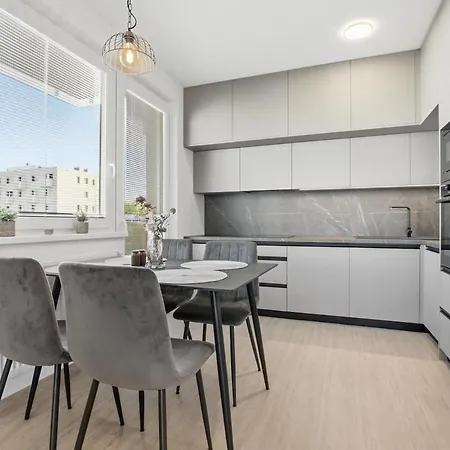 Modern Near Airport With Free Parking Apartman *