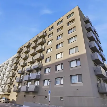Modern Near Airport With Free Parking Apartman
