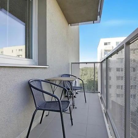 Modern Near Airport With Free Parking Apartman *