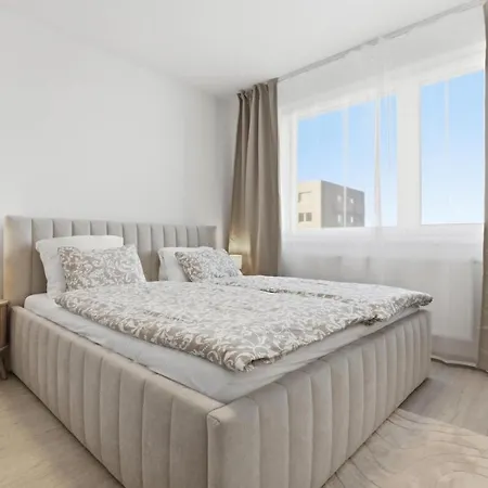 Modern Near Airport With Free Parking * Pozsony